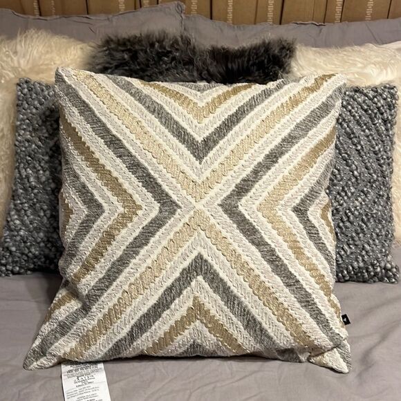 SAATVIK BOHO Throw pillow 20 x 20